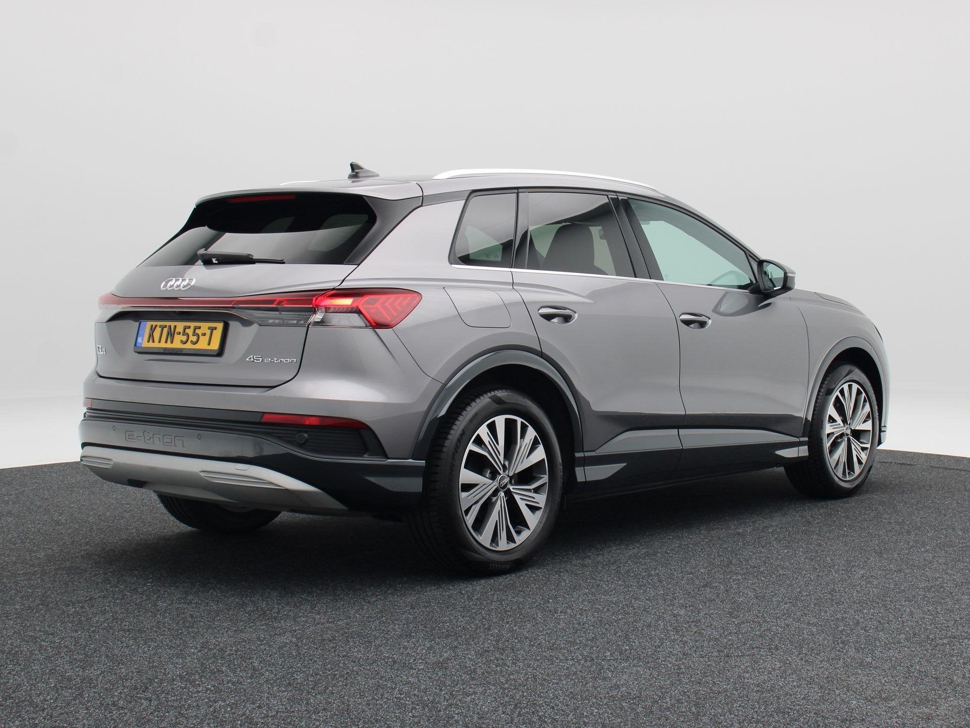 Audi Q4 e-tron 45 Edition 82 kWh 286 Pk | Warmtepomp | Adapt, Auto's, Automaat, Dealer onderhouden, Gebruikt, Zwart
