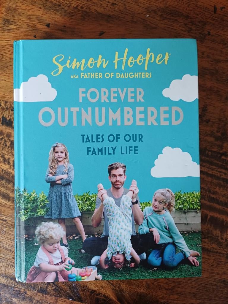 Forever Outnumbered - Simon Hooper (AKA Father of Daughters), Ophalen of Verzenden, Zo goed als nieuw, Simon Hooper