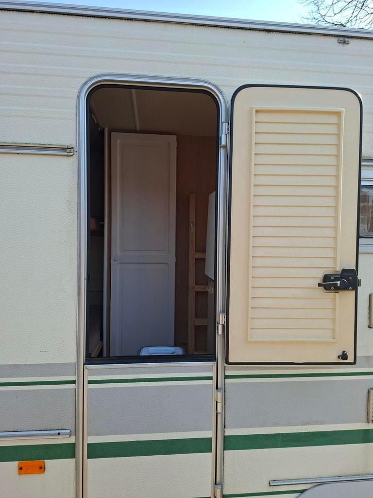 Caravan Chateau 908, Ophalen
