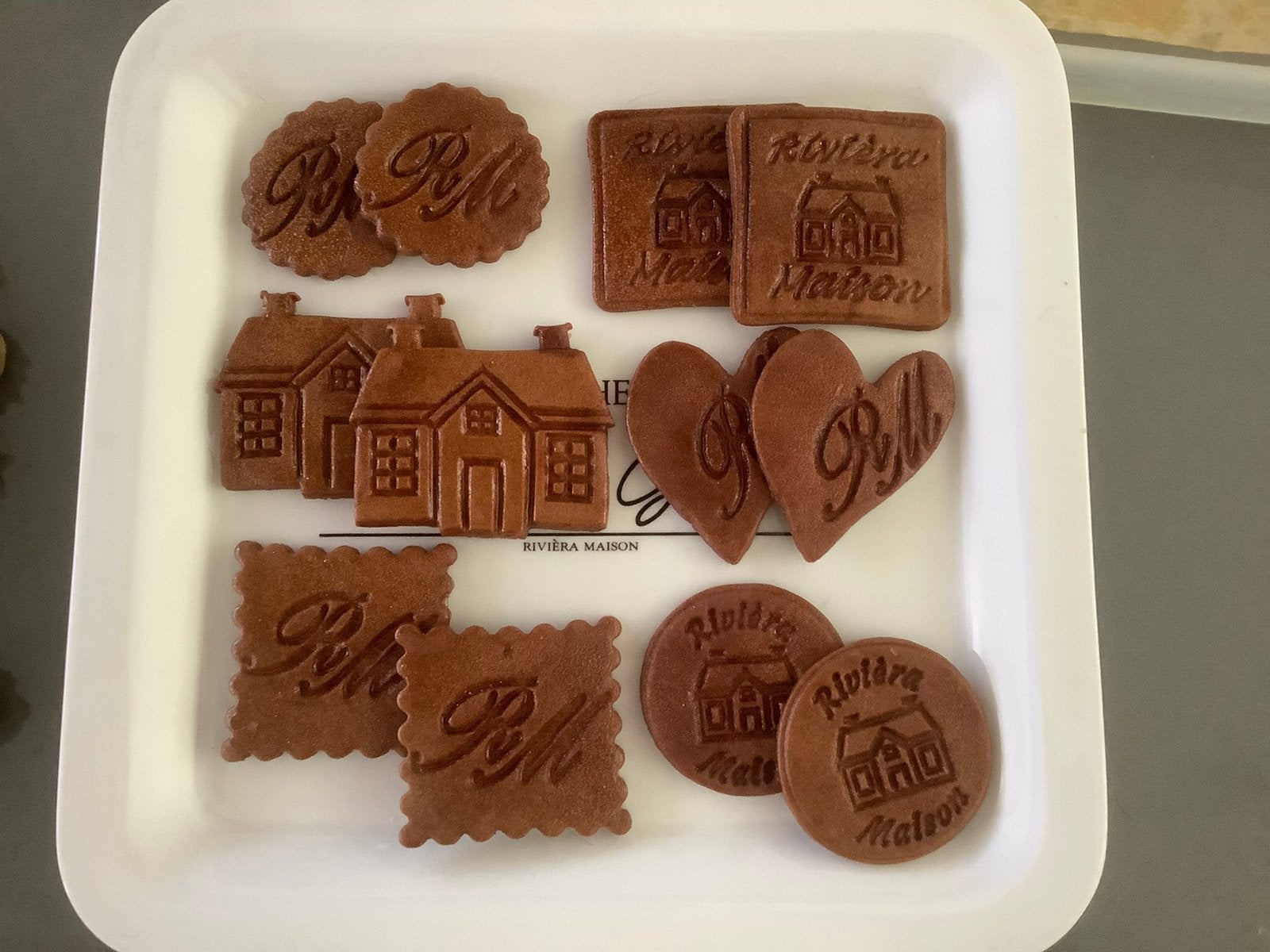 Bruine brocante sier koekjes met Riviera Maison logo., Hobby en Vrije tijd, Knutselen, Nieuw, Ophalen