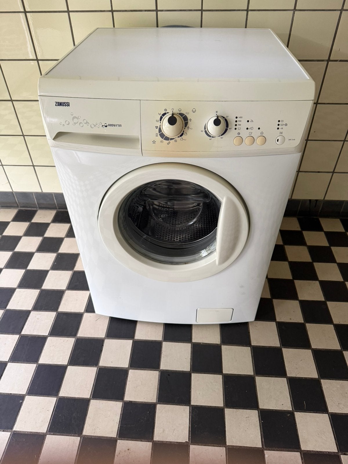 Goedwerkende zanussi wasmachine  VASTE PRIJS  50  EURO, Ophalen of Verzenden, Zo goed als nieuw, 85 tot 90 cm, 1200 tot 1600 toeren