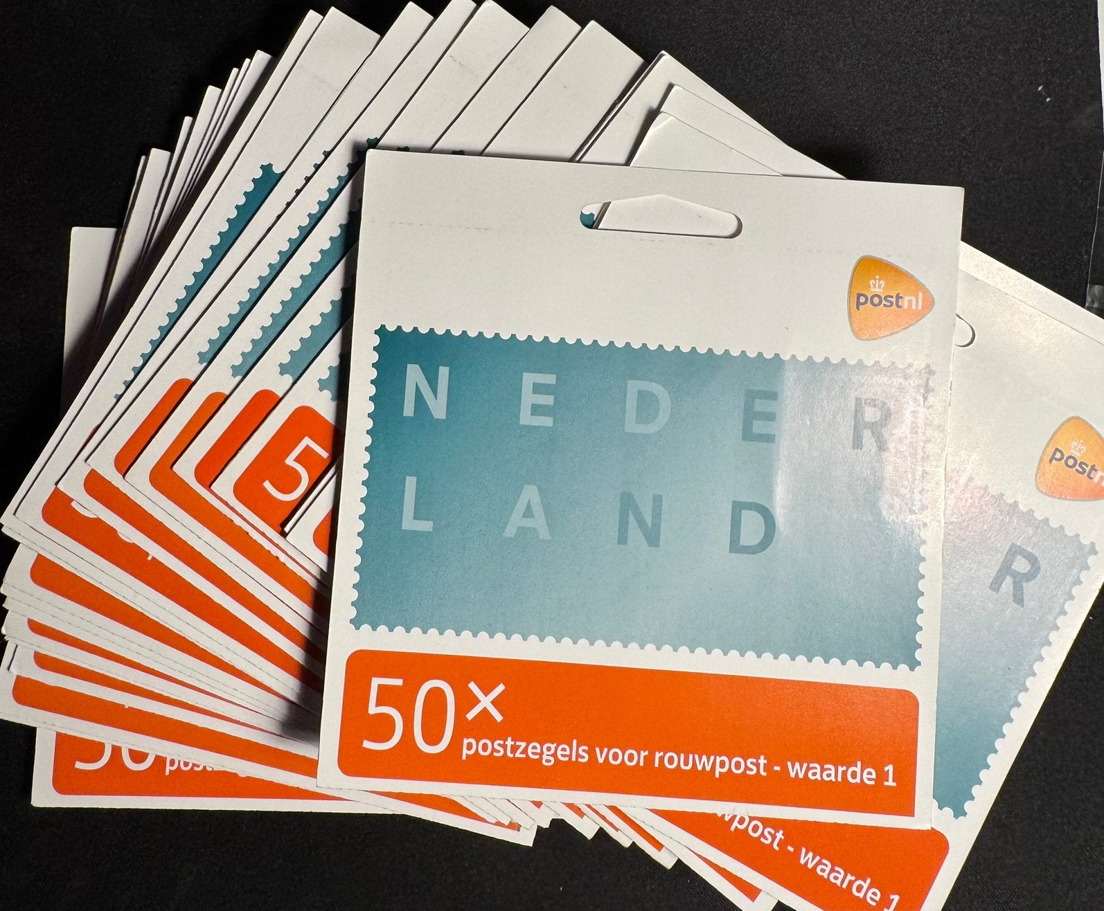 Nederland Rouwzegels 25 vellen van 50 stuks nominaal €1750, Postzegels en Munten, Postzegels | Nederland, Ophalen of Verzenden