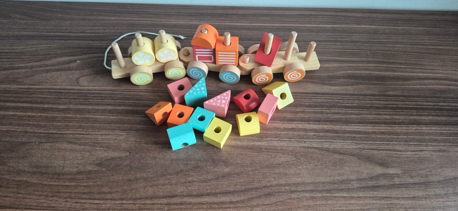 Houten trein met bouwblokken - Duw- of Trekspeelgoed, Kinderen en Baby's, Speelgoed | Houten speelgoed, Ophalen, Gebruikt