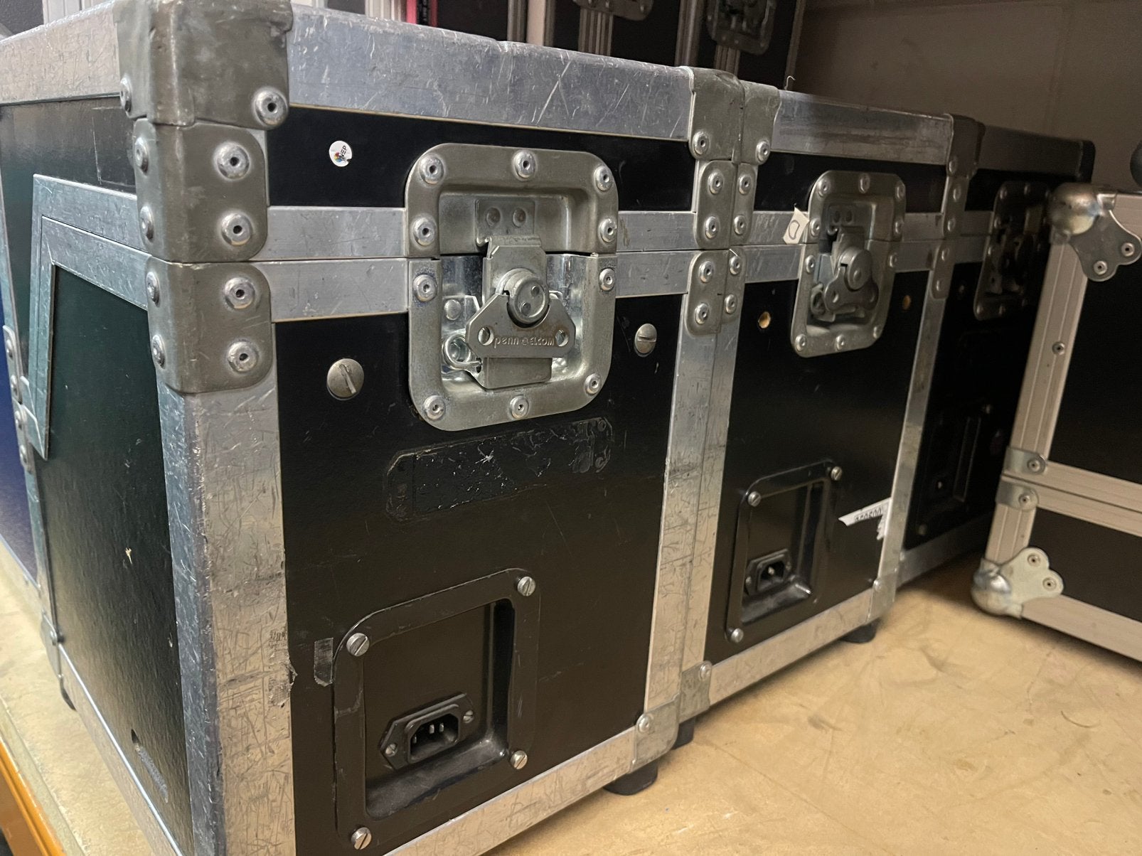 PORTOFOON FLIGHTCASES incl. Stroom & Lader 26x23,5cm 33cm Hg, Ophalen, Gebruikt, Overige instrumenten, Flightcase