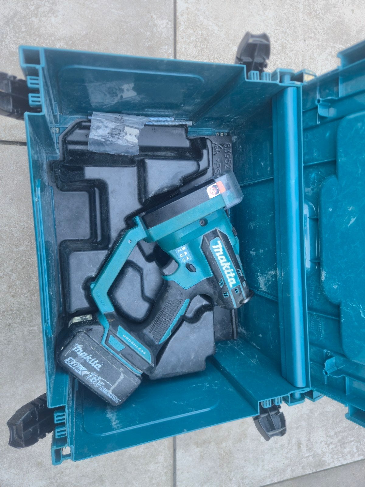 Makita draadeindknipper dsc102zj met 5ah accu, Ophalen