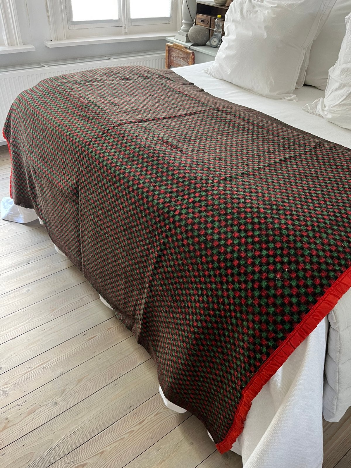 PRACHTIGE KLEUR VINTAGE DEKEN WOONDEKEN BED SOFA ROOD GROEN, Ophalen of Verzenden, Gebruikt, Woondeken