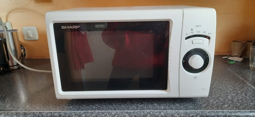 Sharp 800 Watt magnetron in perfecte staat, Ophalen of Verzenden, Draaiplateau, Magnetron, Zo goed als nieuw