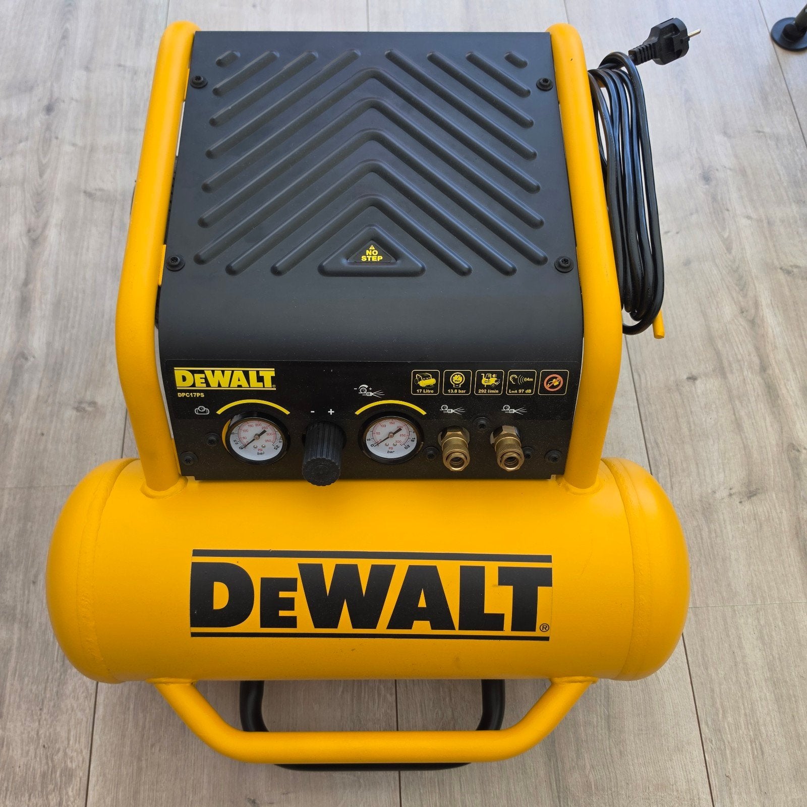 DeWalt DPC17PS Compressor met slang - Zo goed als nieuw, 10 bar of meer, Ophalen of Verzenden, Zo goed als nieuw, 200 tot 400 liter/min