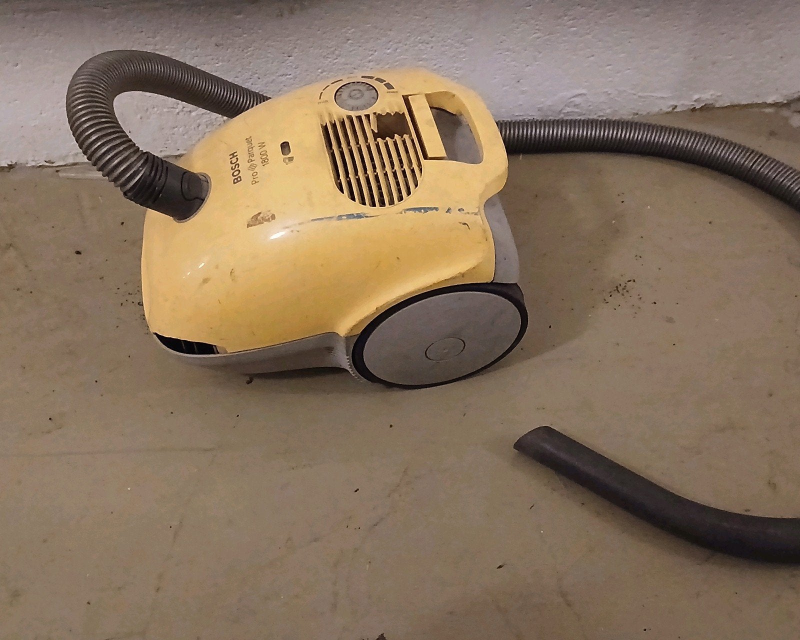 BOSCH stofzuiger met mankement Zie beschrijving, Witgoed en Apparatuur, Stofzuigers, Stofzak, Gebruikt, Ophalen of Verzenden, 1600 tot 2000 watt