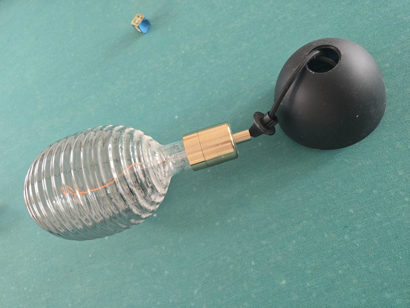 Grote decoratieve LED-gloeilamp met gouden fitting, Overige kleuren, Gebruikt, Glas, Modern
