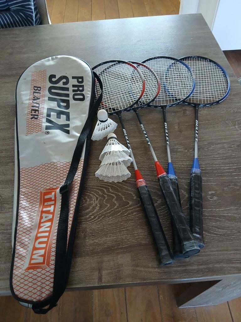 Badminton set: 4 rackets, shuttlecocks en tas, Sport en Fitness, Badminton, Ophalen of Verzenden