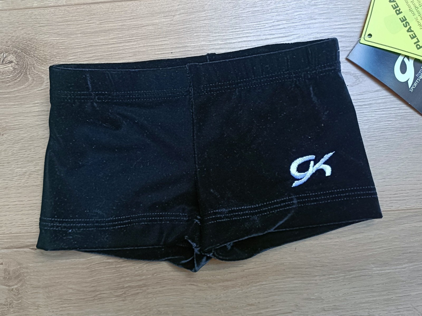 GK Elite zwart velours turnbroekje, maat 104 en M/L, Sport en Fitness, Turnen, Nieuw, Ophalen of Verzenden, Kleiner dan kindermaat 122