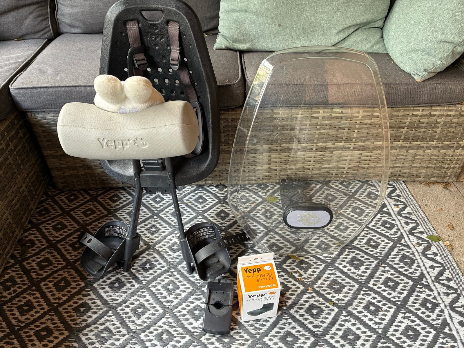 Yepp Mini Fietsstoeltje met Windscherm, slaaprol en Adapter, Fietsen en Brommers, Fietsaccessoires | Fietsstoeltjes, Ophalen, Voorzitje