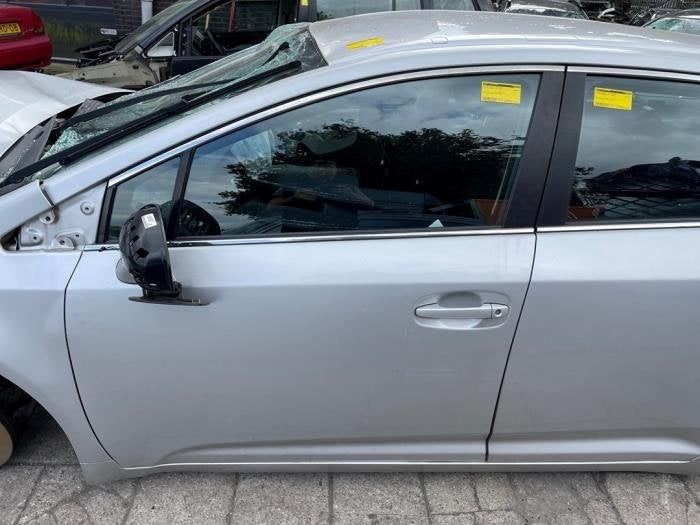 Portier 4Deurs links-voor van een Toyota Avensis (1F7), Gebruikt, -, Deur, -