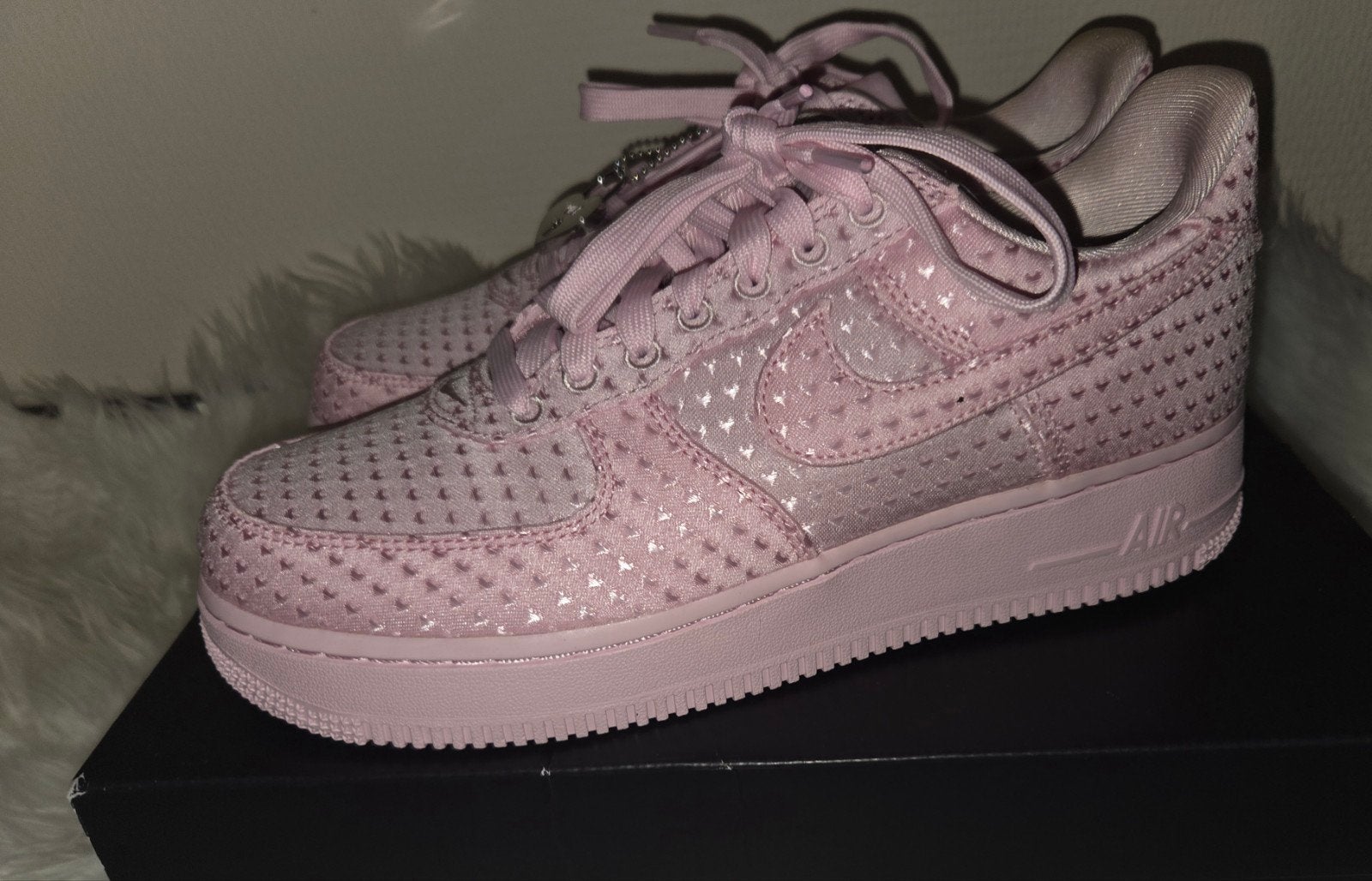 Nike Air Force 1 '07 Low SE "Pink Foam" Valentine Edition -, Nike, Nieuw, Ophalen of Verzenden, Sneakers of Gympen