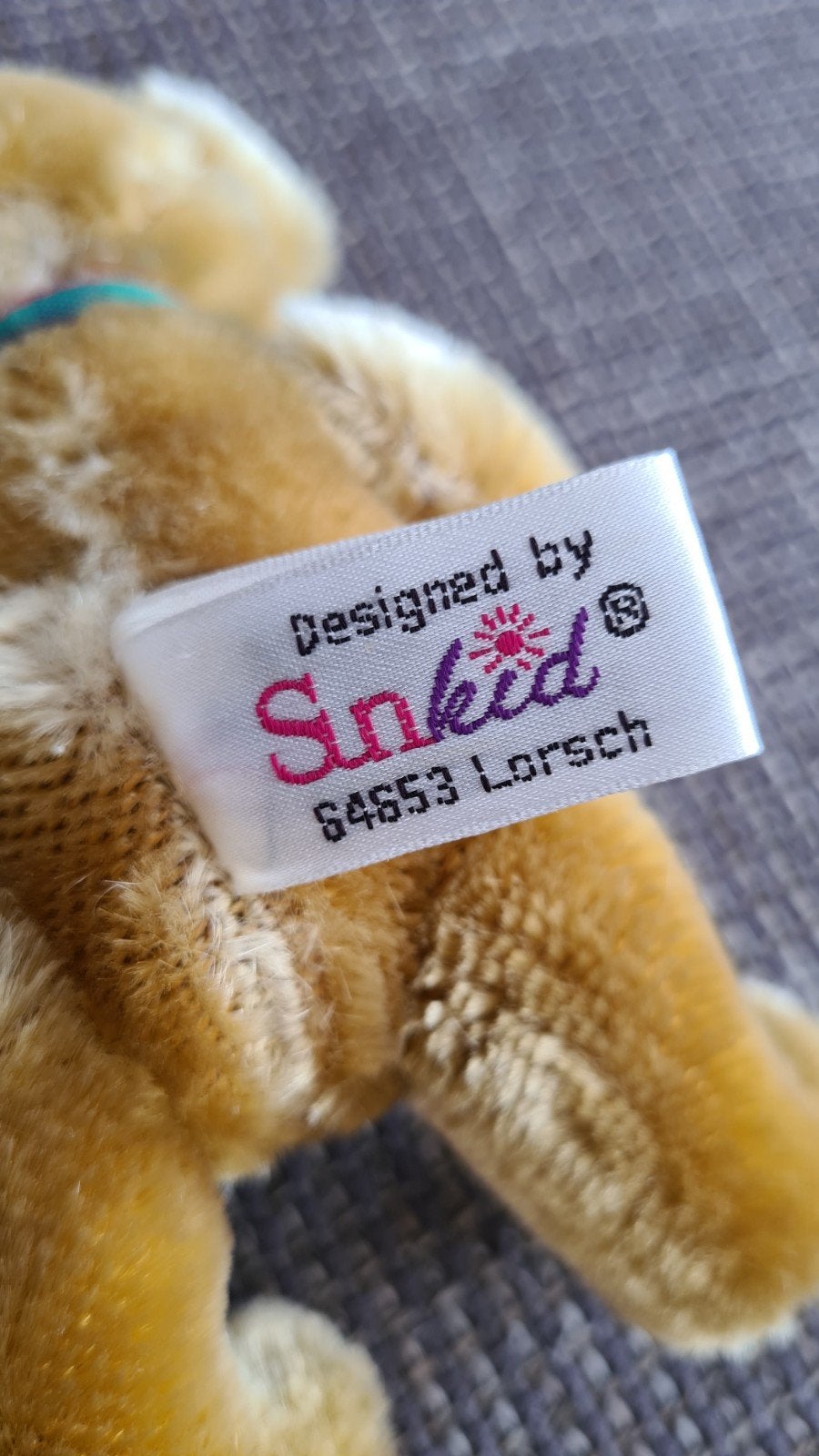 Schattige Sunkid teddybeer met strik - Zo goed als nieuw, Kinderen en Baby's, Speelgoed | Knuffels en Pluche, Overige karakters