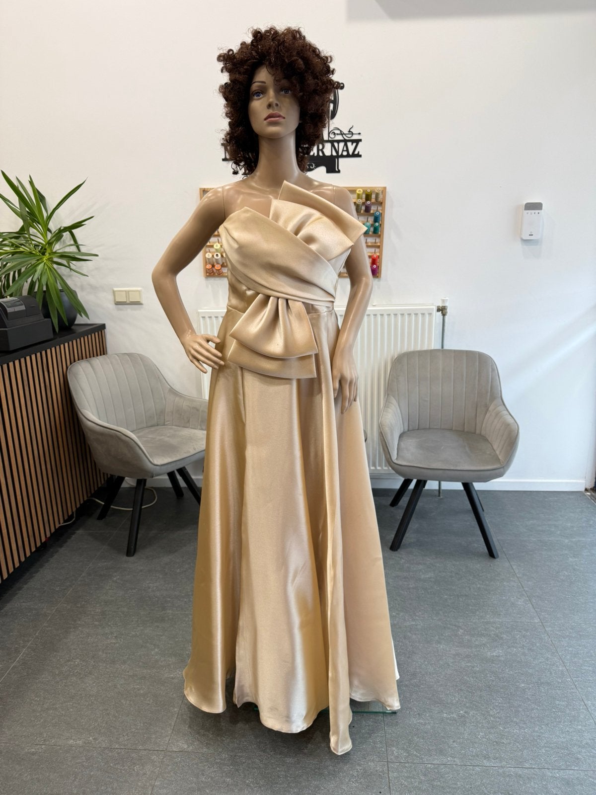 Goud beige avondjurk eu maat 38/40, Kleding | Dames, Maat 38/40 (M), Galajurk, Ophalen of Verzenden, Zo goed als nieuw