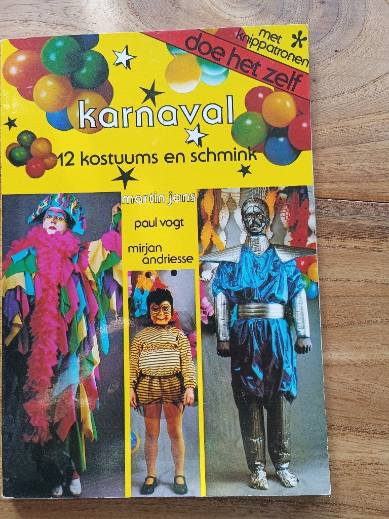 Karnaval 12 kostuums en schmink  patronen verkleden, Ophalen of Verzenden, Zo goed als nieuw, Vrouw, Overige merken