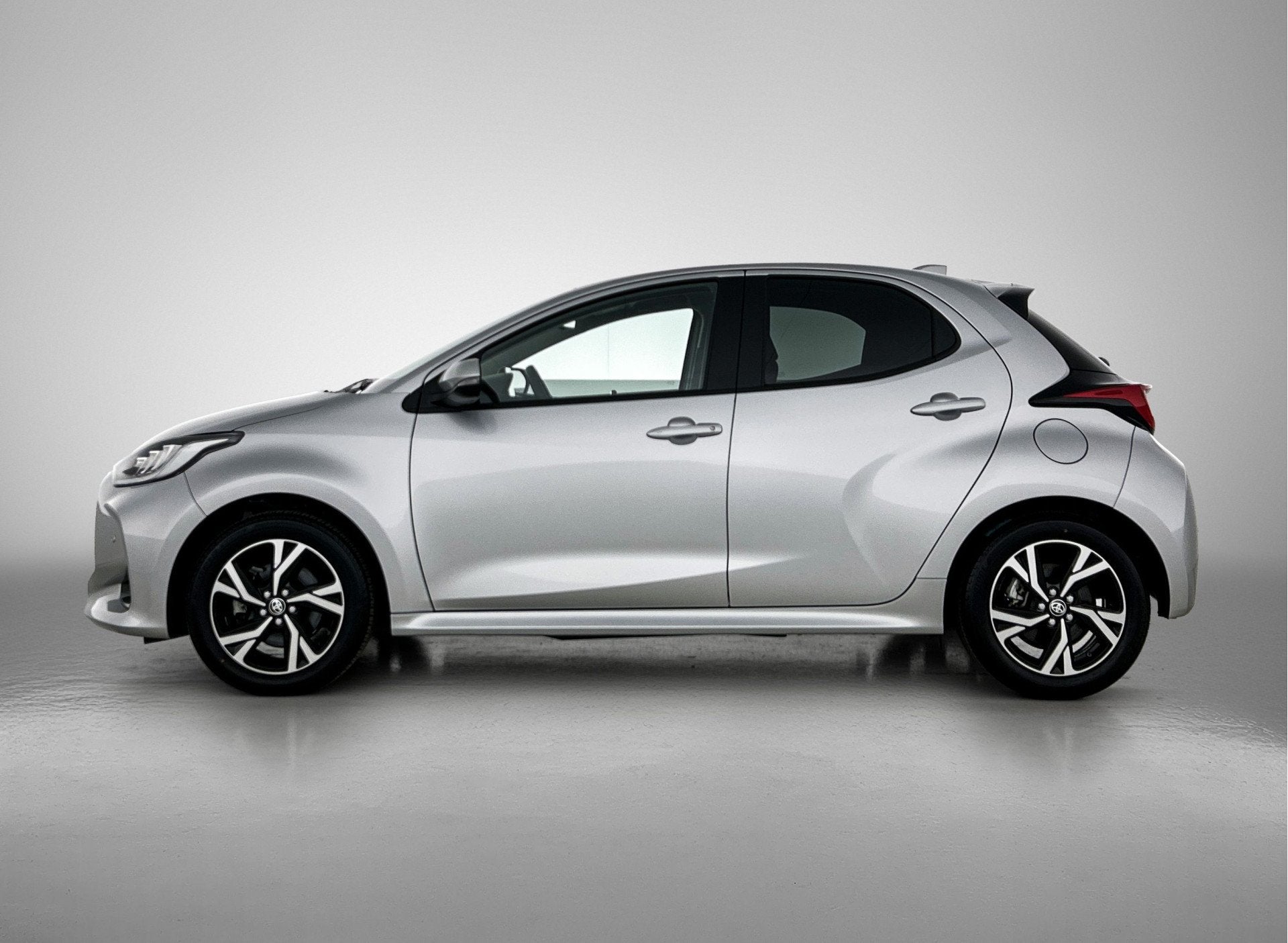 Toyota Yaris 1.5 Hybrid 115 First Edition + | BTW voertuig |, Auto's, 12 maanden, Gebruikt, 1490 cc, Bedrijf