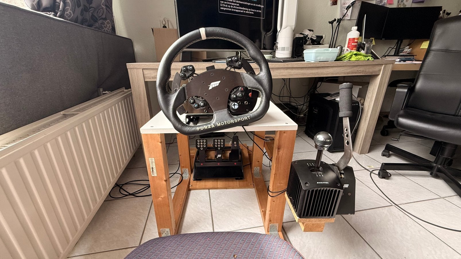 Foto 2 van Complete Fanatec V2.5 Simrace Set Xbox/PC + Racestoel