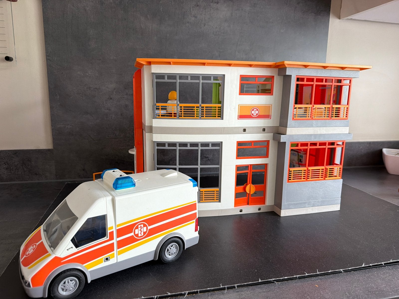 Playmobil Ziekenhuis met Ambulance en Figuren, Ophalen, Zo goed als nieuw, Jongen of Meisje