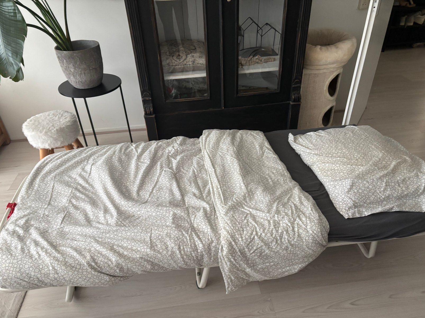 Gratis opklapbaar eenpersoonsbed, Ophalen, Gebruikt, Wit
