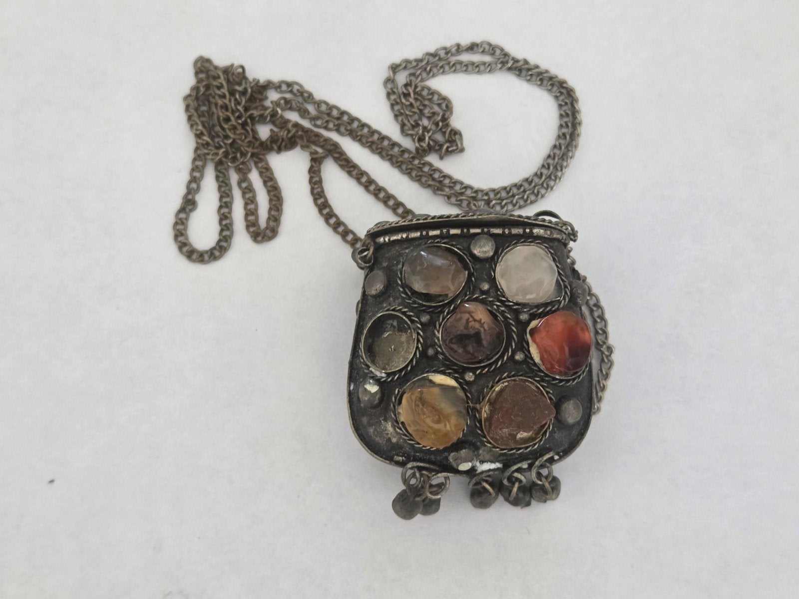 Vintage Zilverkleurige ketting met pillendoosje, Sieraden, Tassen en Uiterlijk, Ophalen of Verzenden, Zilver, Ketting, Met edelsteen