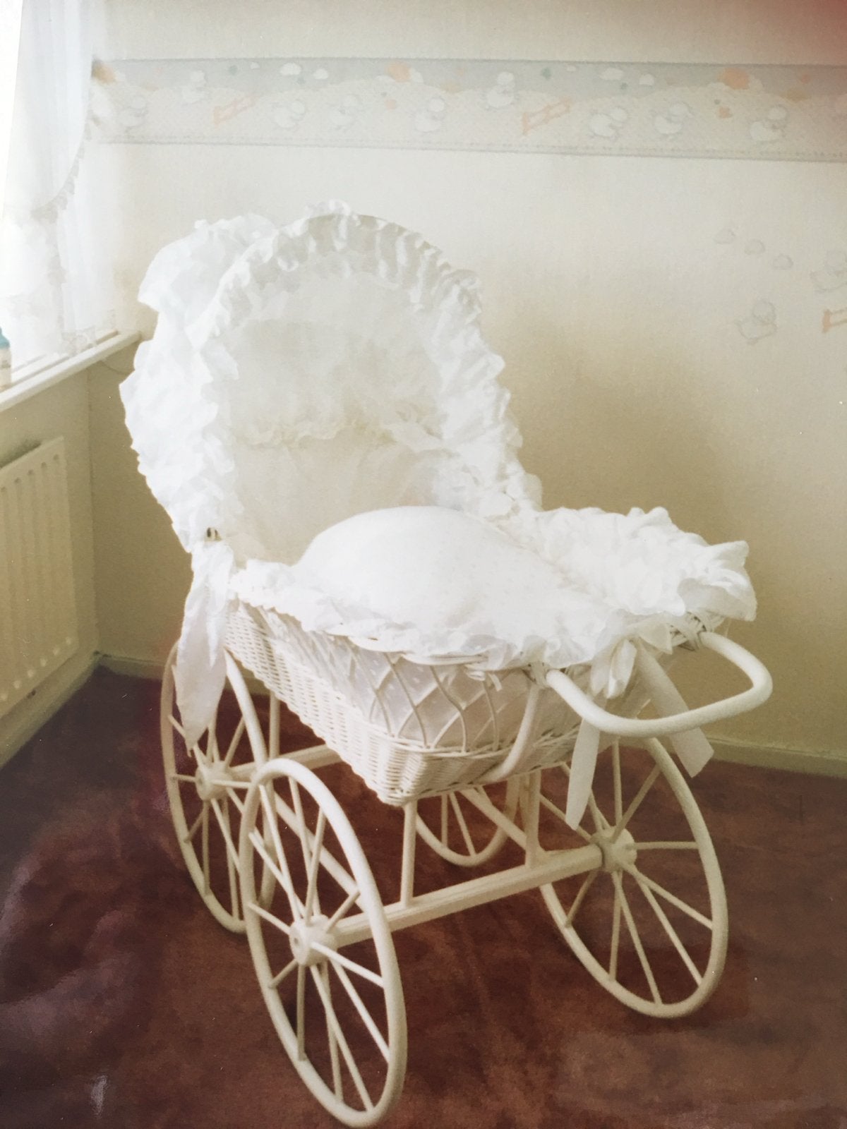 Vintage Witte Wieg op Wielen - Romantisch Design, Ophalen, Gebruikt, Wieg