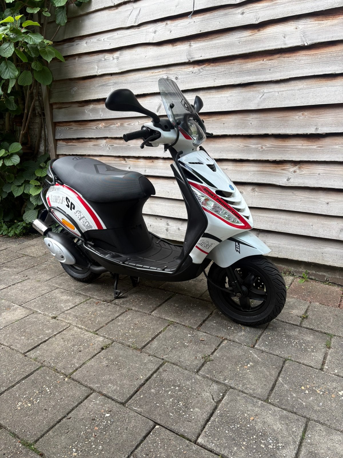 Piaggio Zip 2T brom 2011, Fietsen en Brommers, Scooters | Piaggio, Zo goed als nieuw, Zip, Maximaal 45 km/u, Tweetakt, Ophalen