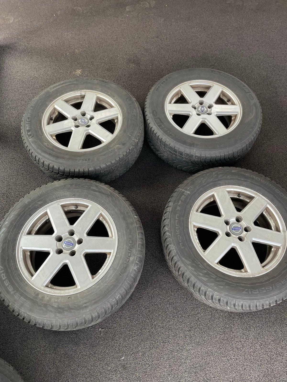 Volvo Velgen met Winterbanden - 17 inch, Ophalen, Gebruikt