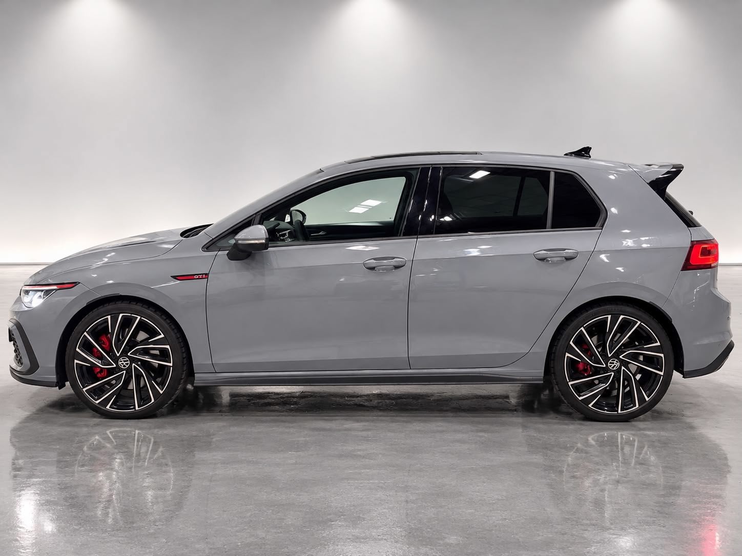Volkswagen Golf 2.0 TSI GTI [Pano | HUD | H&K | Keyless | IQ, Dealer onderhouden, 730 kg, Euro 6, 4 cilinders