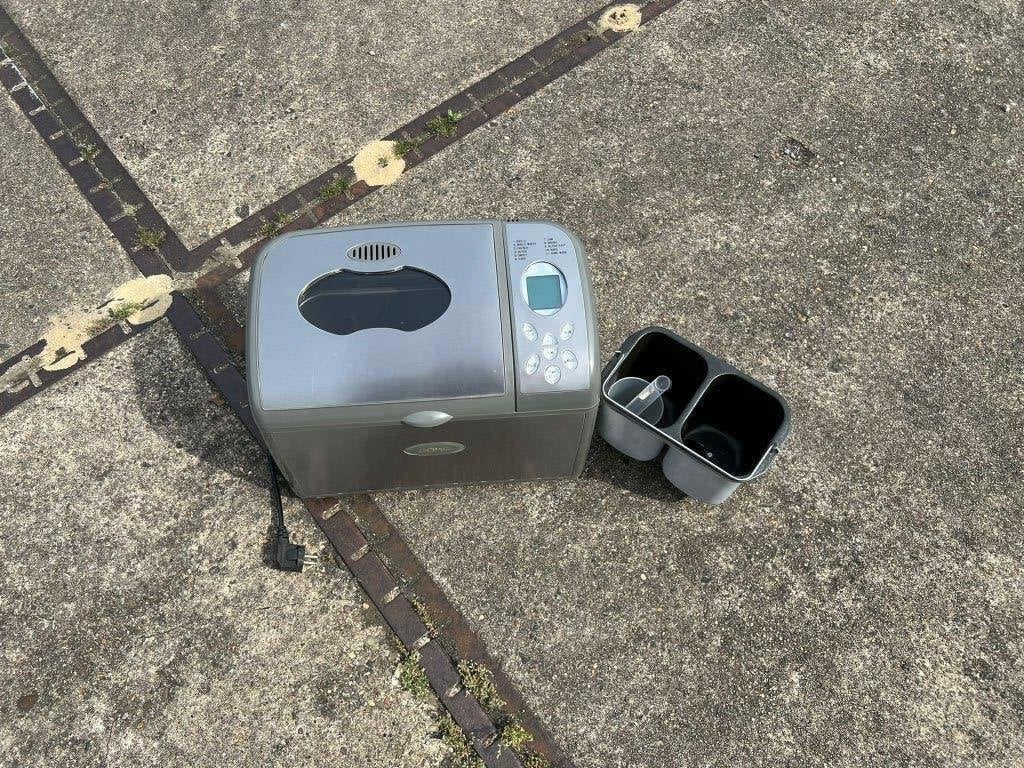 Broodbakmachine, Witgoed en Apparatuur, Broodbakmachines, Zo goed als nieuw, Met timer, 800 tot 1200 gram deeg, Kijkvenster, Meer dan 10 programma's