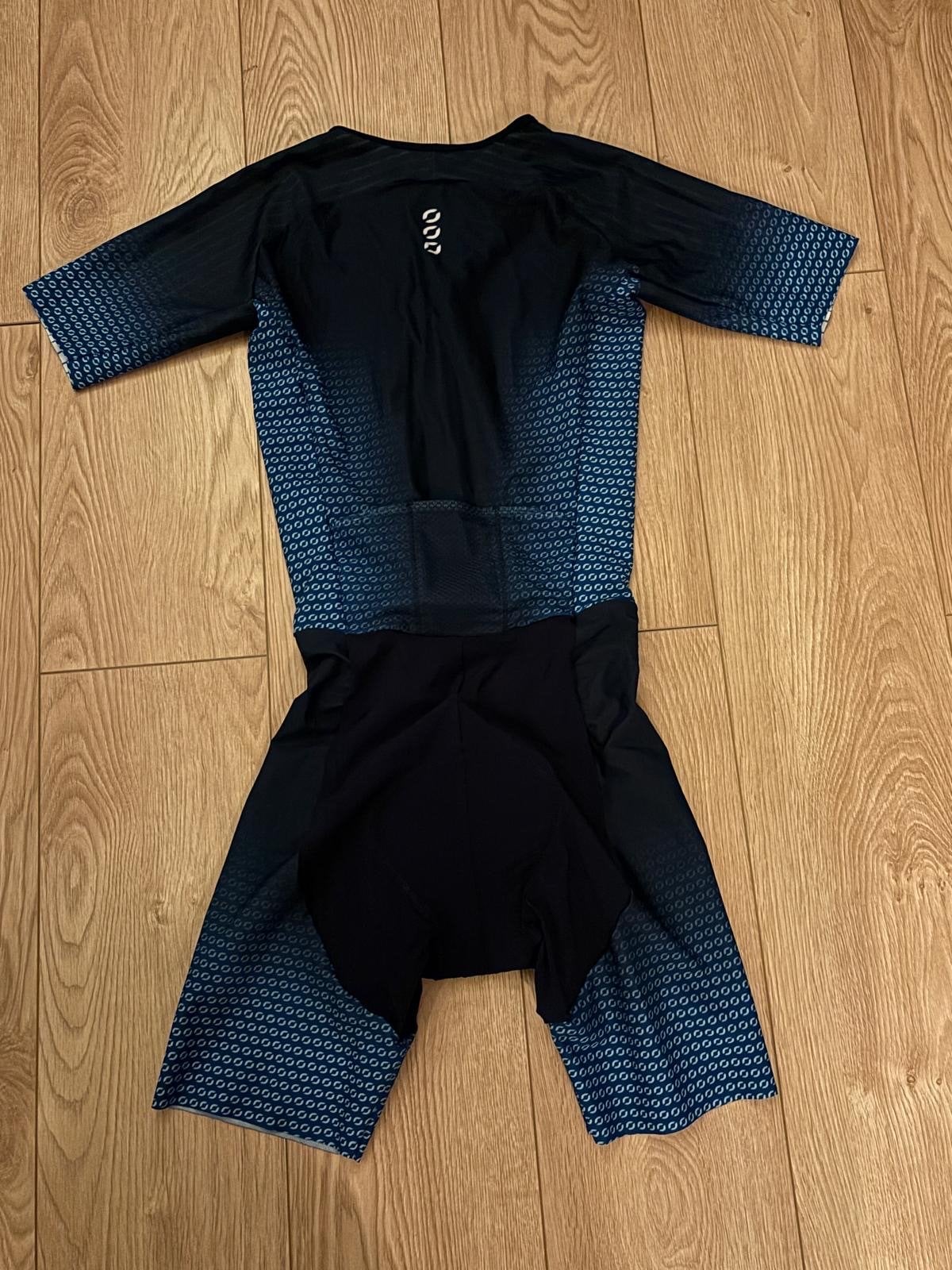 Poli Trisuit Maat M (heren) - Nieuw met kaartjes, Sport en Fitness, Ophalen of Verzenden, Nieuw, Kleding