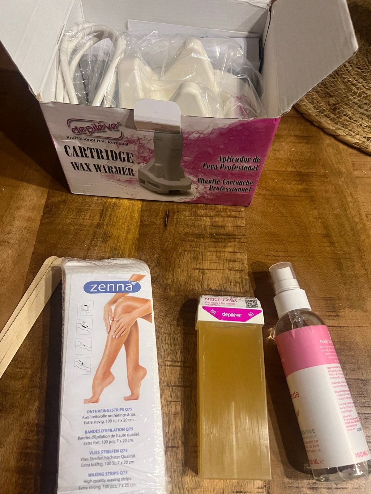 Depilève waxverwarmer set met wax en strips, Ophalen of Verzenden, Zo goed als nieuw, Overige typen