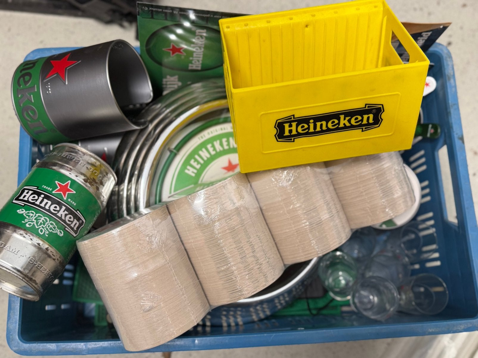 Grote krat heineken spullen., Verzamelen, Ophalen, Gebruikt, Overige typen, Heineken