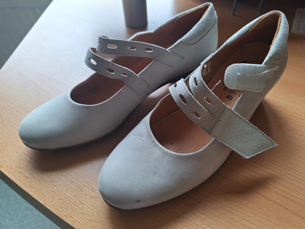 Feyn damesschoenen maat 40 met hak van 4 cm, Kleding | Dames, Schoenen, Feyn, Ophalen of Verzenden, Gedragen, Schoenen met lage hakken