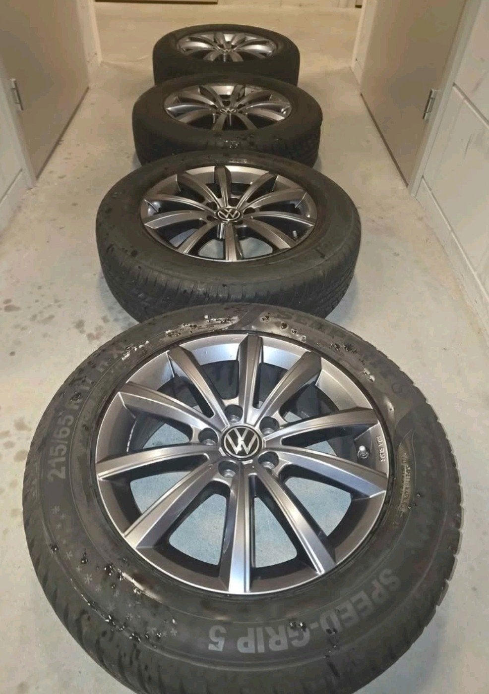 Vw Merano Antraciet 215 65 17 Winterbanden, Banden en Velgen, 17 inch, Personenwagen, Gebruikt