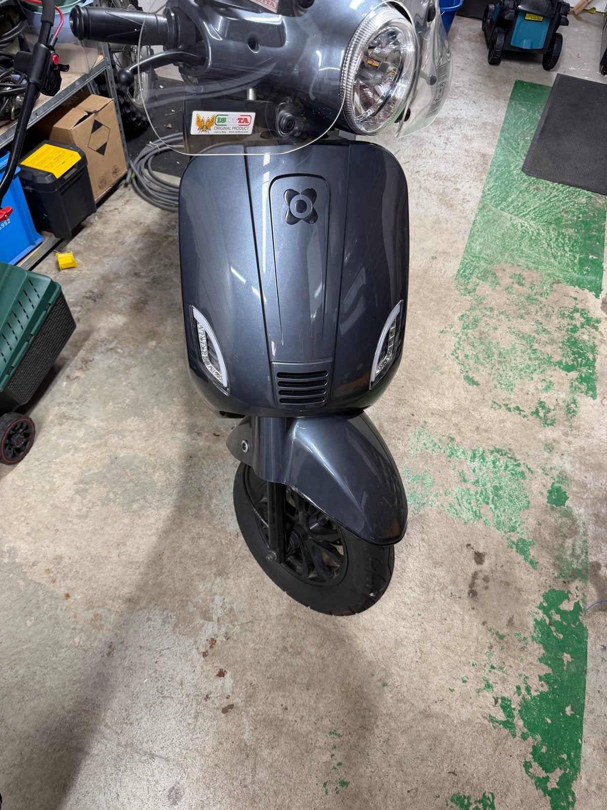AGM VX 50 Scooter Grijs - geel kenteken, Ophalen, Zo goed als nieuw, Benzine, Overige merken