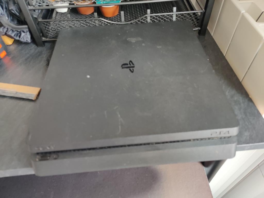 PlayStation 4 met kabels en 6 leuke spelletjes., Spelcomputers en Games, Met 2 controllers, Ophalen of Verzenden, Original, 500 GB