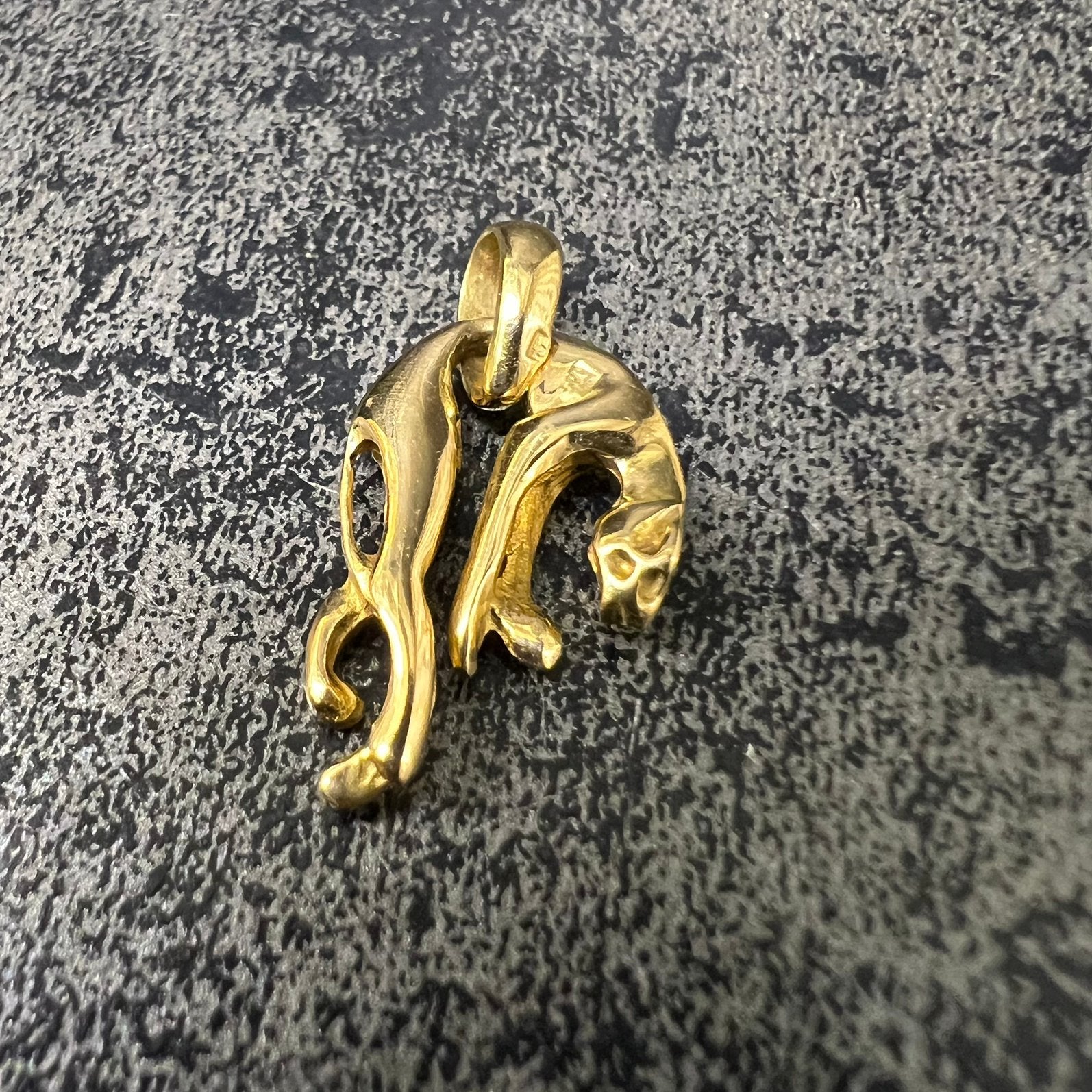 18 karaat gouden panter hanger kettinghanger massief, Ophalen of Verzenden, Zo goed als nieuw, Goud, Kruis of Symbool