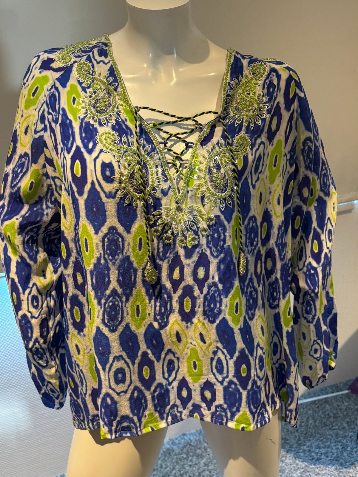 Taj blouse met kralen maat s, Ophalen of Verzenden, Zo goed als nieuw, Maat 36 (S), Blauw