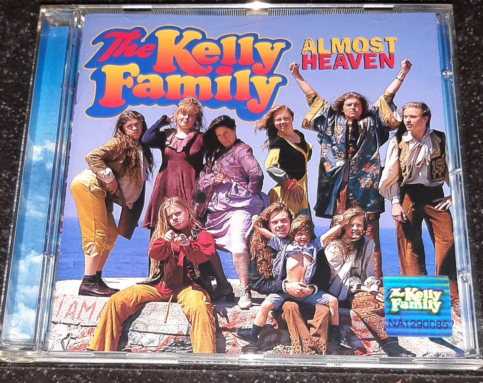 The Kelly Family almost heaven, Ophalen of Verzenden, 1990 - 1999, Zo goed als nieuw