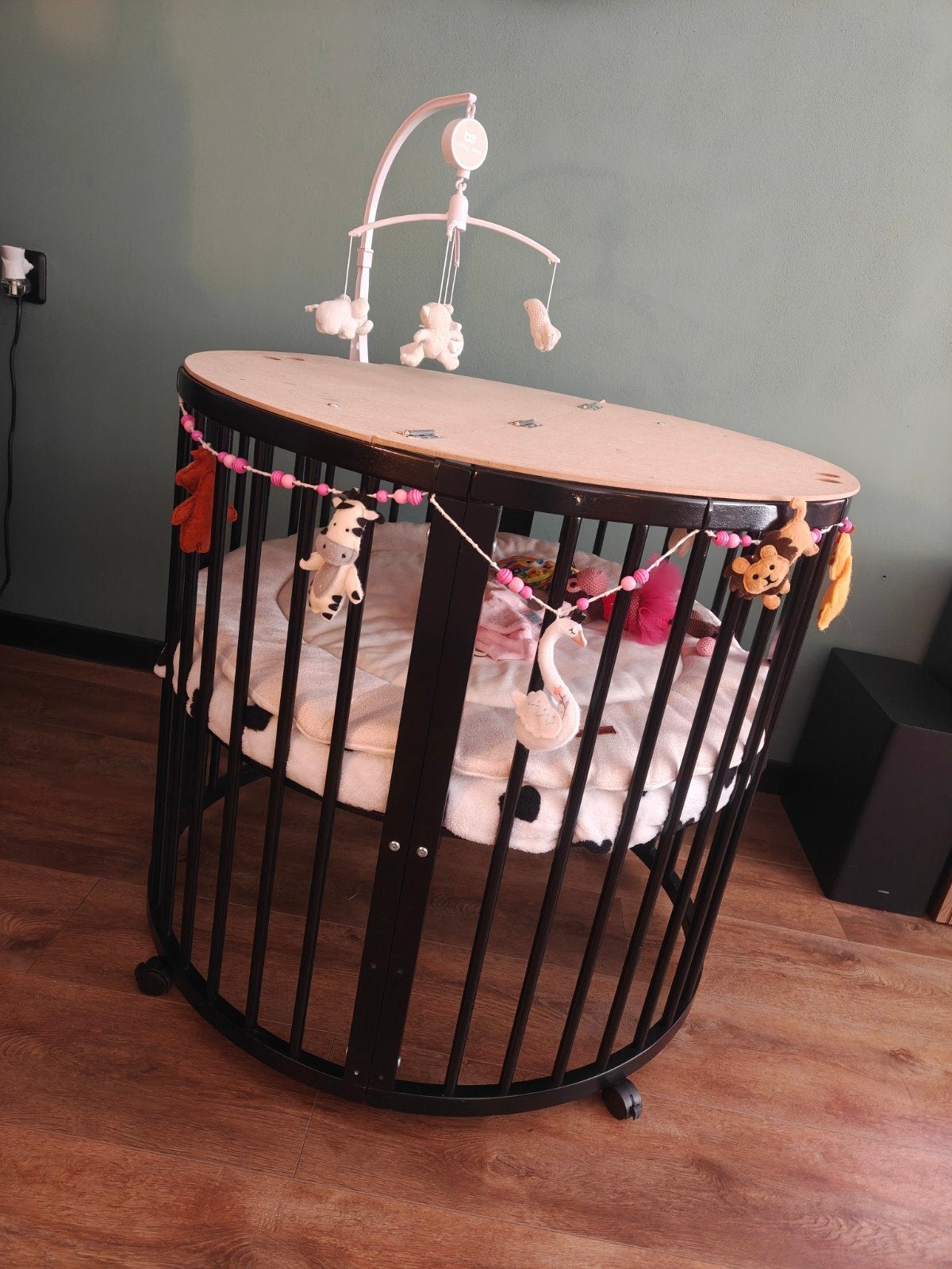 Ronde box met matras, boxkleed en muziekmobiel, Ophalen, Gebruikt, Rond, In hoogte verstelbaar