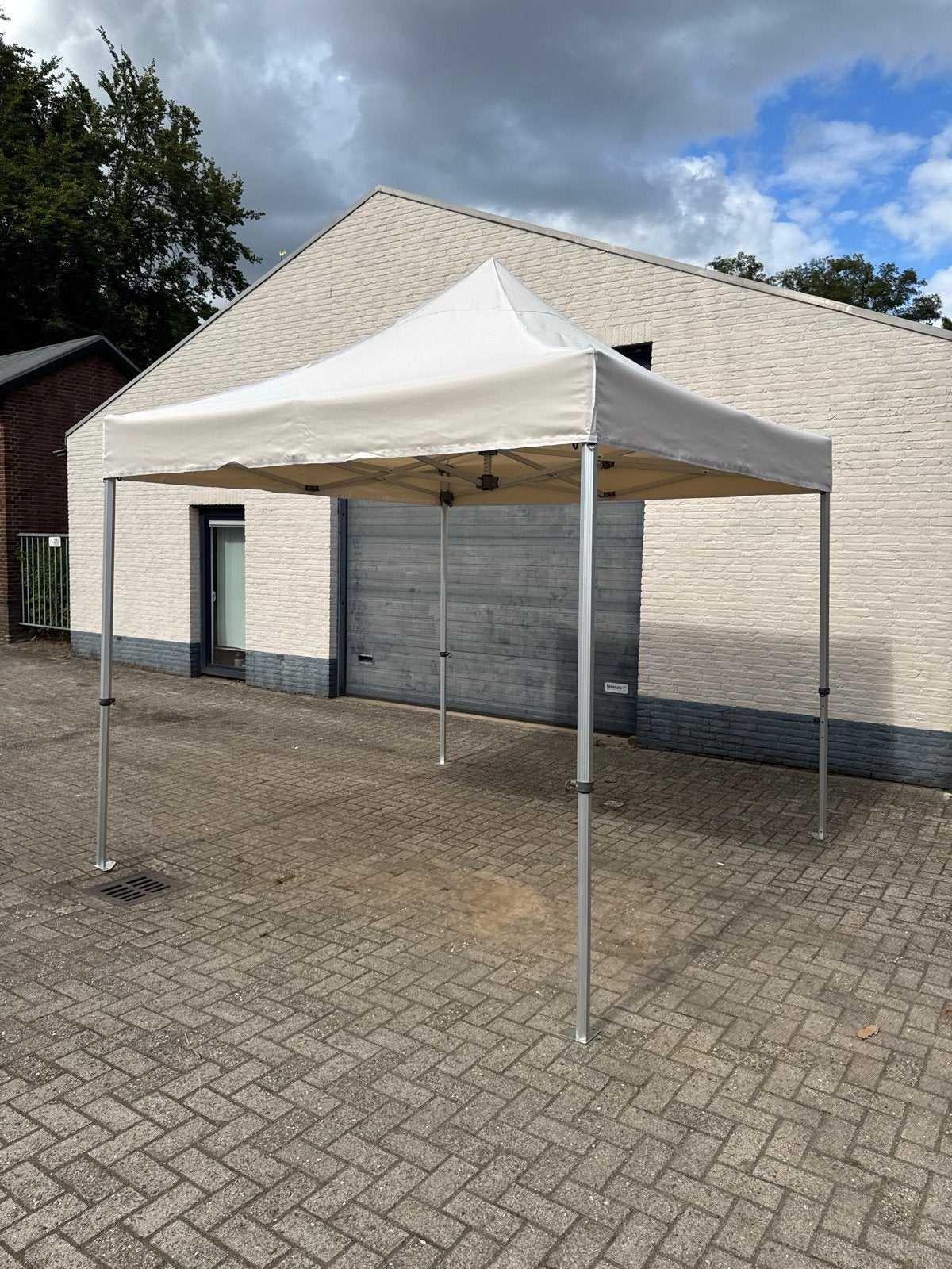Foto 10 van Professionele 3x3 Beige  Partytent Aluminium - Zeshoekig