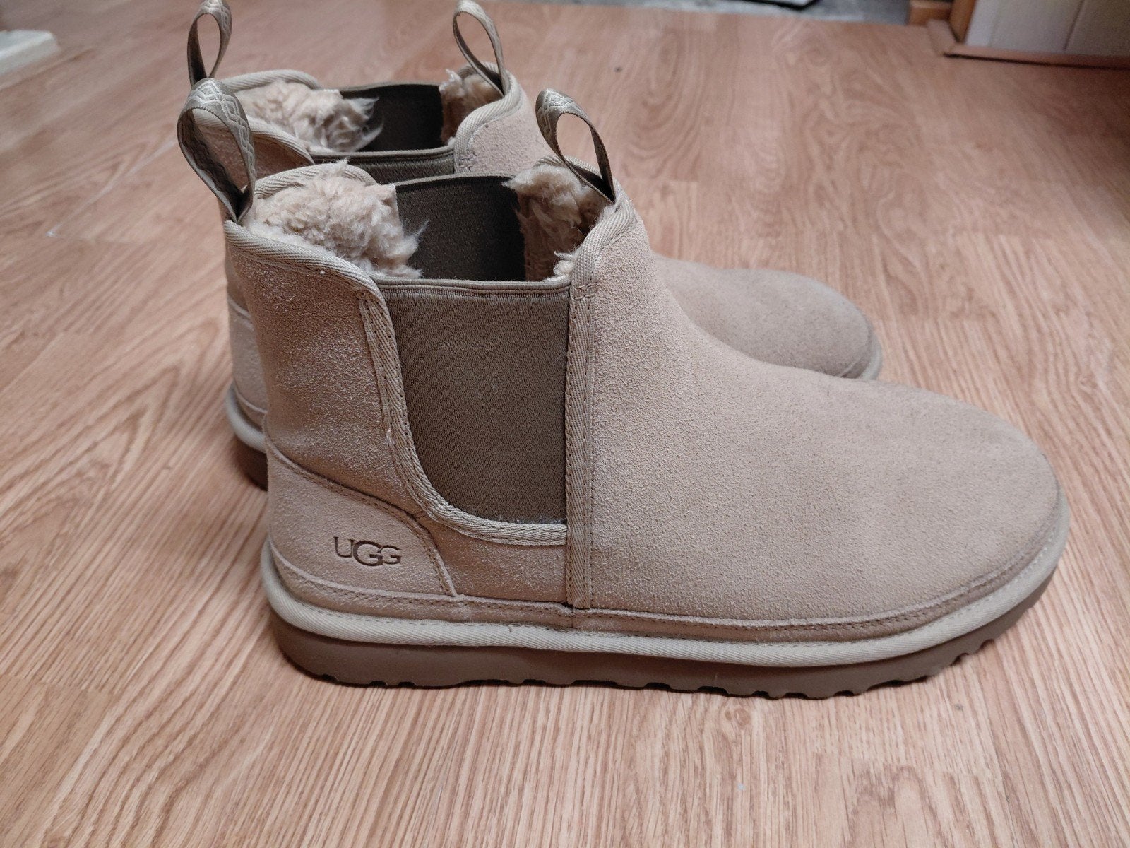 UGG schoenen maat 45 beige nieuwstaat 2 x gedragen., Kleding | Heren, Schoenen, UGG, Overige kleuren, Boots, Ophalen of Verzenden