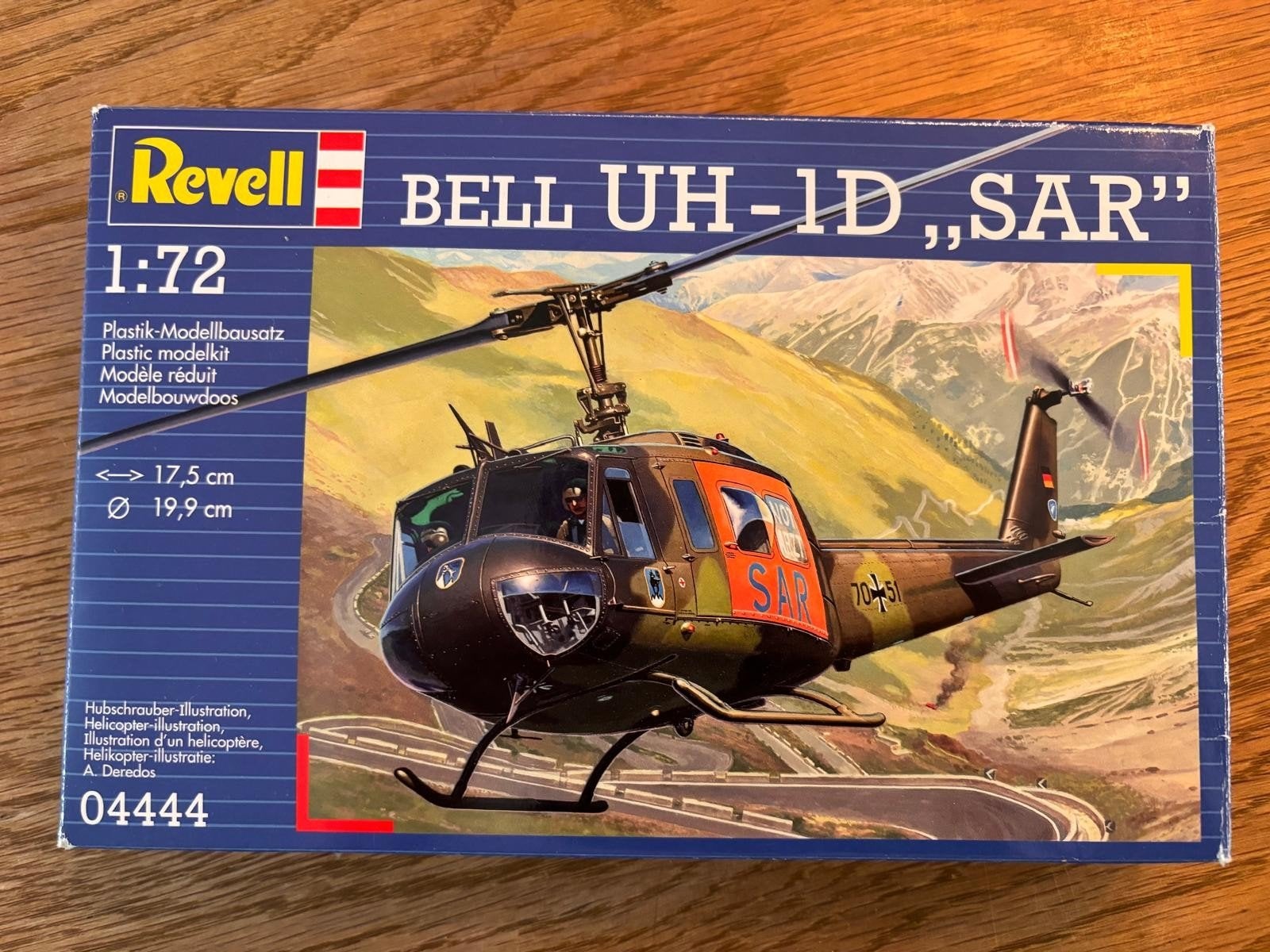 Revell Bell UH-1D "SAR" modelbouw helikopter (beschadigd), 1:72 tot 1:144, Gebruikt, Ophalen of Verzenden, Revell