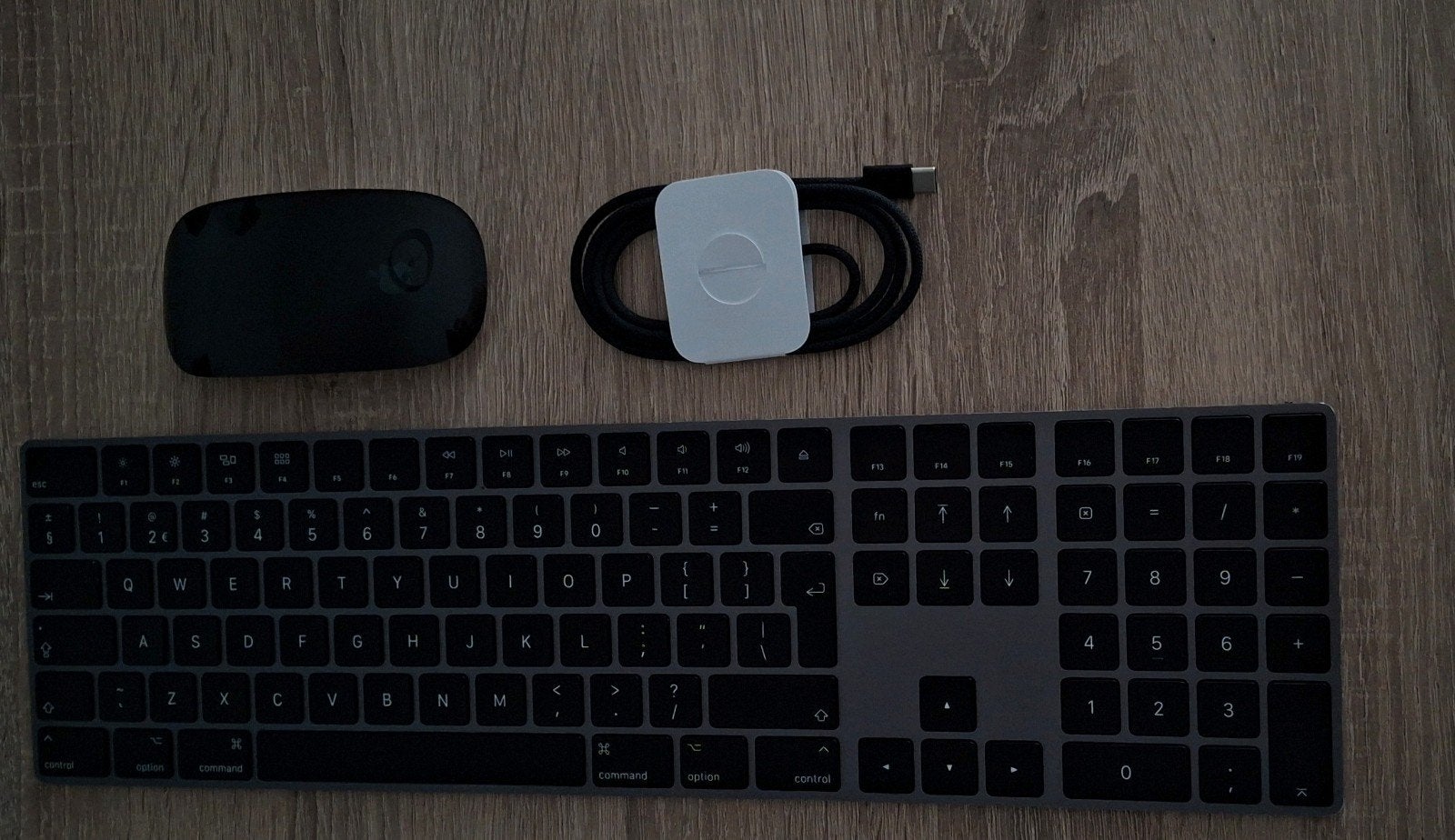 Nieuwste Apple magic mouse usb c + Apple magic keyboard, Muis, Toetsenbord en muis-set, Rechtshandig, Ophalen of Verzenden