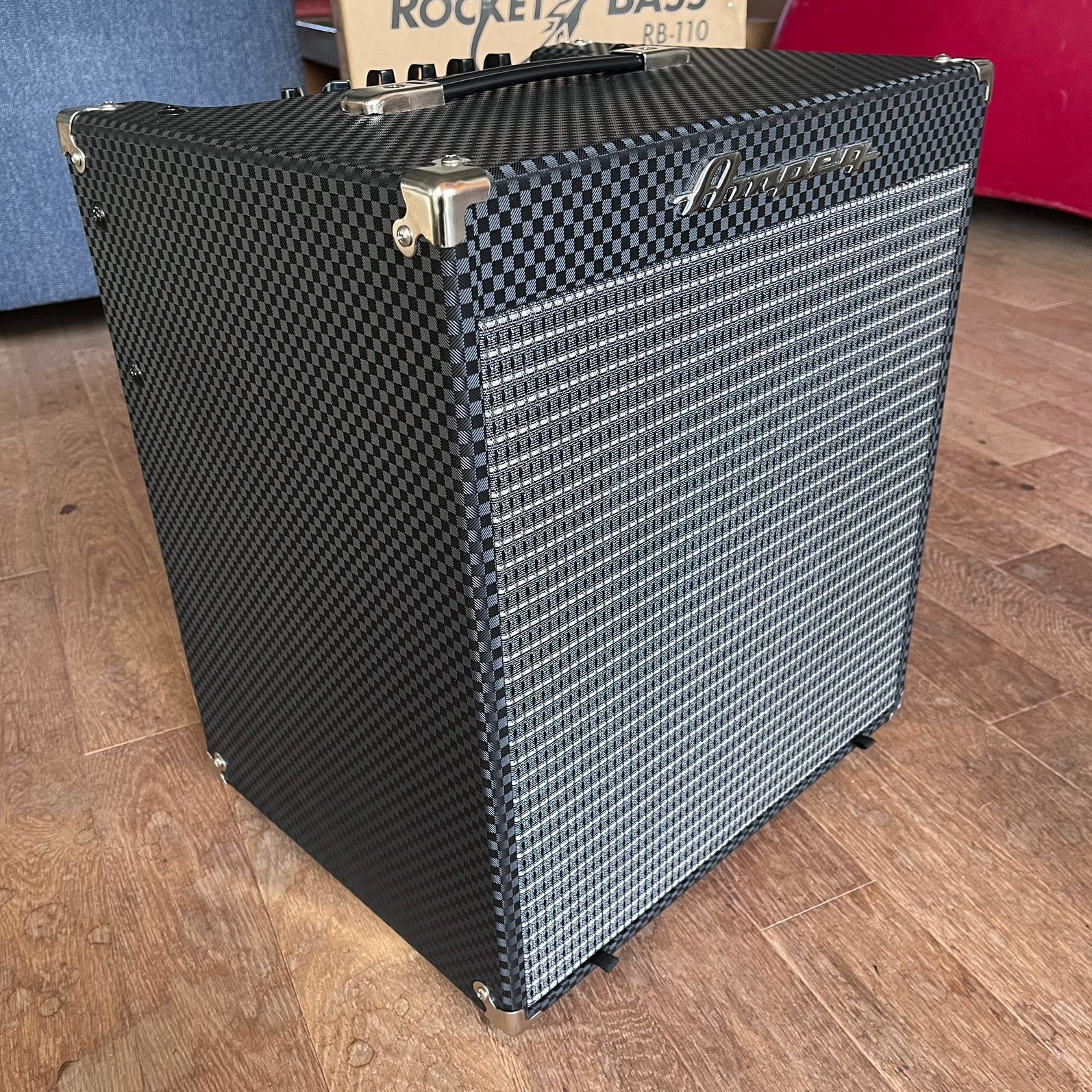 Ampeg Rocket Bass RB-110 (1x10" - 50W) Nieuwstaat Garantie, Ophalen, Zo goed als nieuw, Basgitaar, 50 tot 100 watt