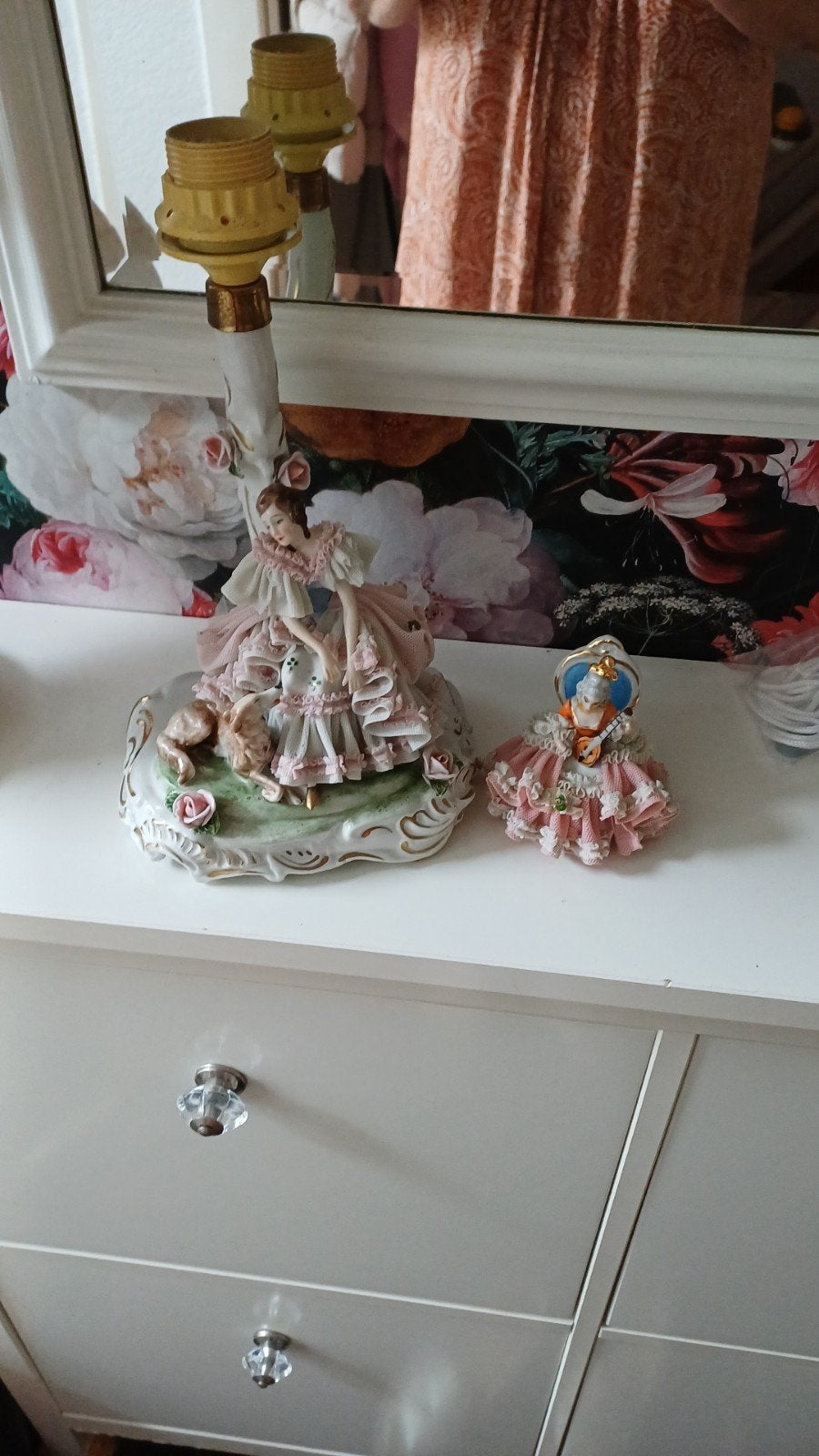 Saksisch Porseleinen Lampje met Muziekbeeldje Vrouw, Ophalen of Verzenden