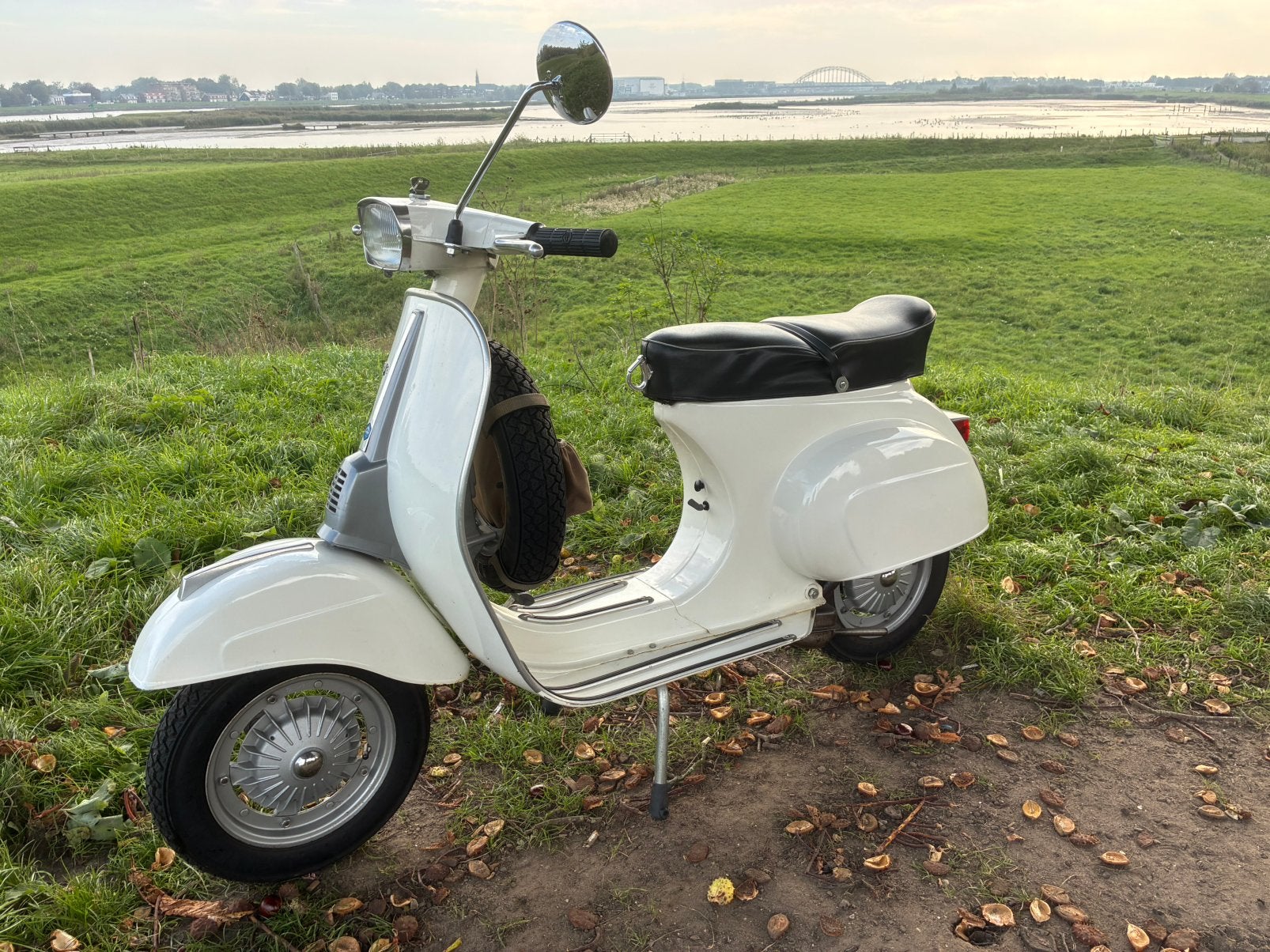Nieuwe Vespa 50 Special uit ‘81 met 1750km geheel origineel., Ophalen, Maximaal 45 km/u, Zo goed als nieuw, Benzine